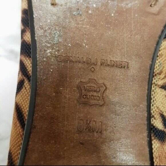 DONALD J PLINER Animal Print Flats Sz 8.5 GRACIE Tiger Knot Leather Outsole $228 - Picture 5 of 6